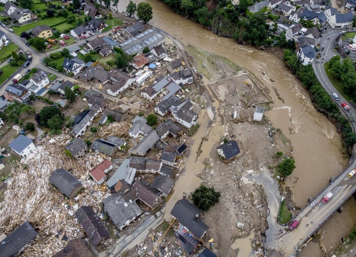 Et boligområde rasert av flomvannet ved elva Ahr i Schuld i Tyskland 15 juni. Flommen i Tyskland og Belgia skyldtes ekstrem nedbør. Over 200 mennesker omkom i flomkatastrofen. Et boligområde rasert av flomvannet ved elva Ahr i Schuld i Tyskland 15 juni. Flommen i Tyskland og Belgia skyldtes ekstrem nedbør. Over 200 mennesker omkom i flomkatastrofen.