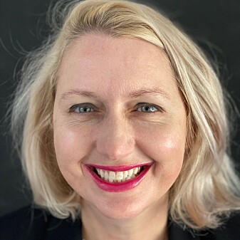 Det er også en svak kobling mellom det å jobbe mer enn 55 timer i uka og alvorlig depresjon, ifølge studien til forsker Amy Zadow ved University of South Australia. Det er også en svak kobling mellom det å jobbe mer enn 55 timer i uka og alvorlig depresjon, ifølge studien til forsker Amy Zadow ved University of South Australia.