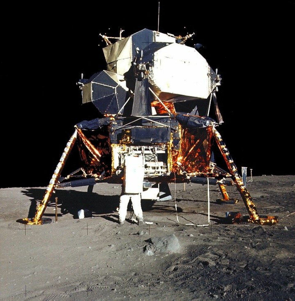 Buzz Aldrin foran det første bemannede fartøyet som landet på månen, nemlig Apollo 11 Lunar Module. (Foto: NASA)