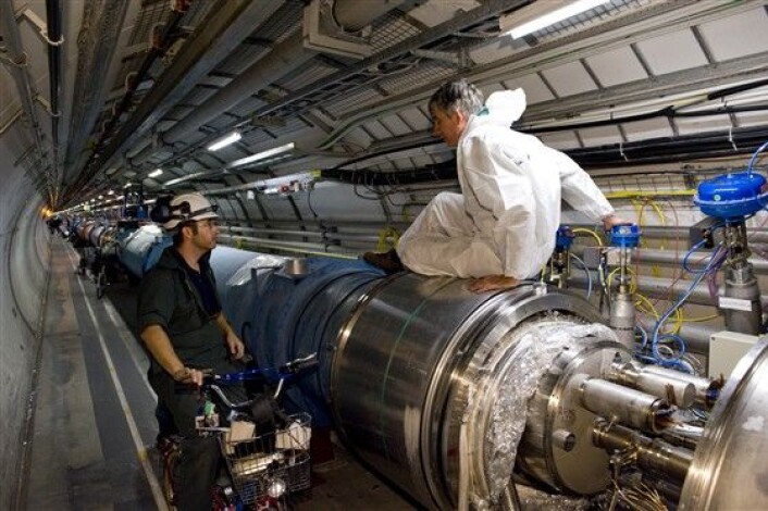 "LHC skal ligge i pitstop-pause et år, etter at den har kjørt i ett til to år på halv styrke. (Foto: CERN)" "LHC skal ligge i pitstop-pause et år, etter at den har kjørt i ett til to år på halv styrke. (Foto: CERN)"