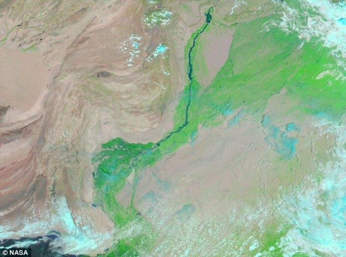 Satelittfoto tatt over Pakistan for et år siden, 14 august 2009. (Foto: Nasa) Satelittfoto tatt over Pakistan for et år siden, 14 august 2009. (Foto: Nasa)