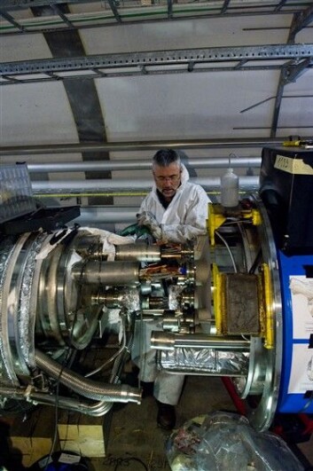 "Etter omfattende reparasjoner er planen at LHC skal startes opp igjen i andre halvdel av november. (Foto: CERN)" "Etter omfattende reparasjoner er planen at LHC skal startes opp igjen i andre halvdel av november. (Foto: CERN)"