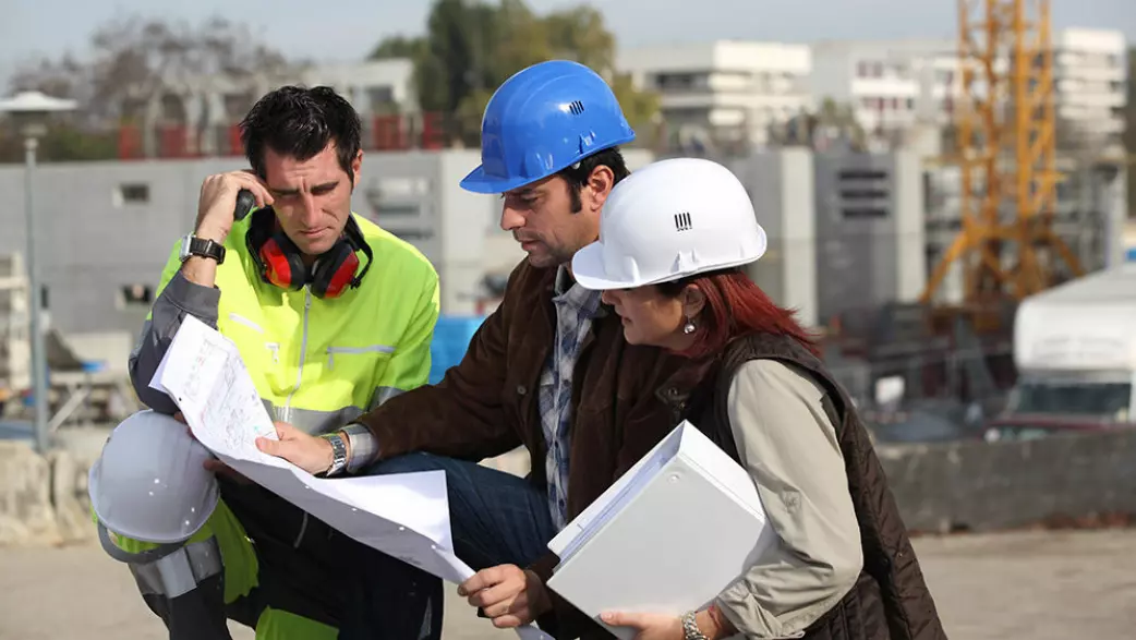 Byggeplasser er ofte internasjonale arbeidsplasser, men arbeidsspråket er norsk.