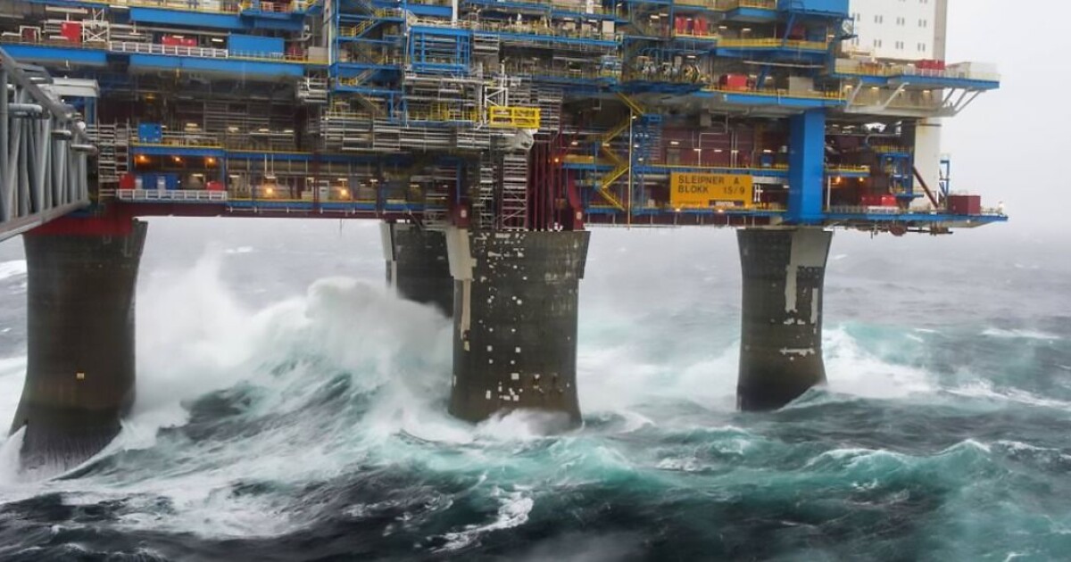 Measuring the impact of extreme waves on offshore structures