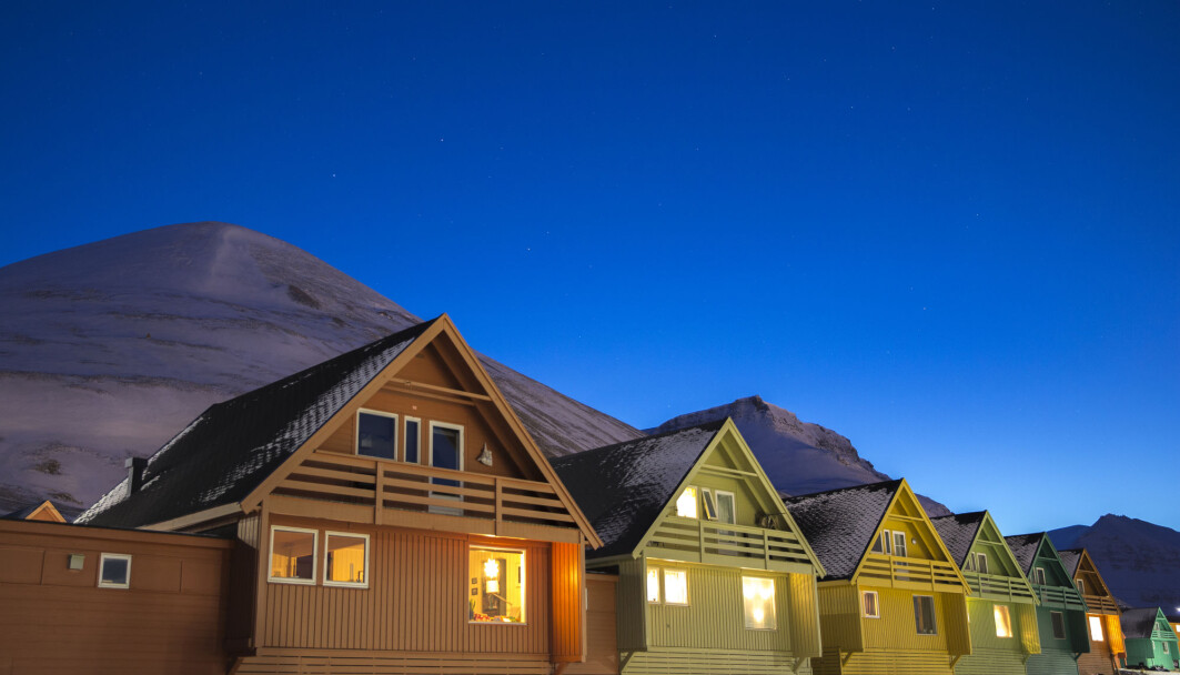 Hvilke tiltak må til dersom vi skal holde Svalbard - og verden - kjøligst mulig? Det må endring til hos den enkelte, men aller mest fra politisk hold, sier norsk forsker. Hvilke tiltak må til dersom vi skal holde Svalbard - og verden - kjøligst mulig? Det må endring til hos den enkelte, men aller mest fra politisk hold, sier norsk forsker.