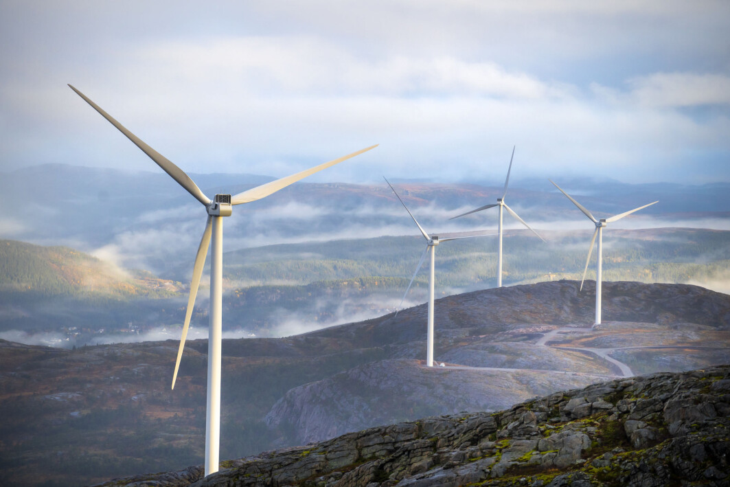 I dag kommer om lag 10 prosent av norsk elektrisitet fra vind. Første del av Storheia vindpark i Fosen ble satt i drift i 2020 og dekker så langt strømbehovet til rundt 13 000 husstander. I dag kommer om lag 10 prosent av norsk elektrisitet fra vind. Første del av Storheia vindpark i Fosen ble satt i drift i 2020 og dekker så langt strømbehovet til rundt 13 000 husstander.