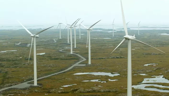 Hvorfor skal vi bygge vindkraft i Norge når vi har så mye kraft fra før? Dette er kanskje det vanligste spørsmålet mange nordmenn stiller seg. Disse vindmøllene står på Smøla i Møre og Romsdal.