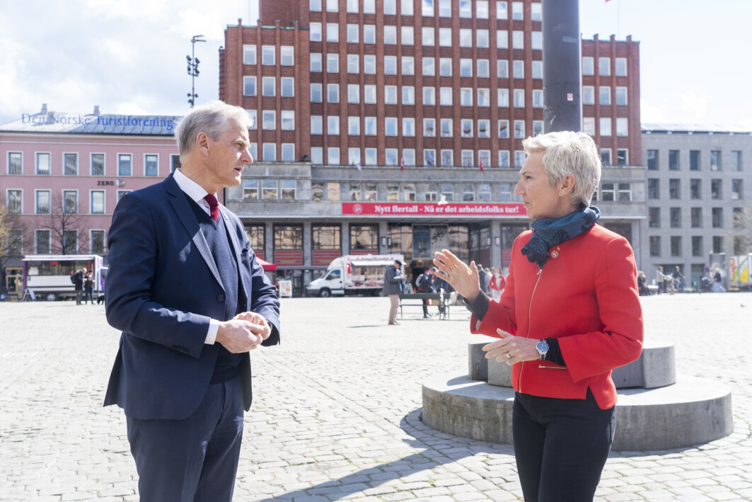 LO er APs største faste giver. Her er AP-leder Jonas Gahr Støre og LO-leder Peggy Hessen Følsvik på Youngstorget. LO er APs største faste giver. Her er AP-leder Jonas Gahr Støre og LO-leder Peggy Hessen Følsvik på Youngstorget.