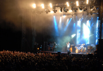 6000 tilskuere skulle ledes da Deep Purple var på Steinkjerfestivalen i 2008. (Foto: Morten Stene) 6000 tilskuere skulle ledes da Deep Purple var på Steinkjerfestivalen i 2008. (Foto: Morten Stene)