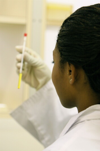 "Mange tenker på mennesker i hvite frakker på laboratorier når de hører tittelen forsker. Blant mediene er det få som har retningslinjer rundt hvem som skal kalles forskere. (Illustrasjonsfoto: Scanpix)" "Mange tenker på mennesker i hvite frakker på laboratorier når de hører tittelen forsker. Blant mediene er det få som har retningslinjer rundt hvem som skal kalles forskere. (Illustrasjonsfoto: Scanpix)"