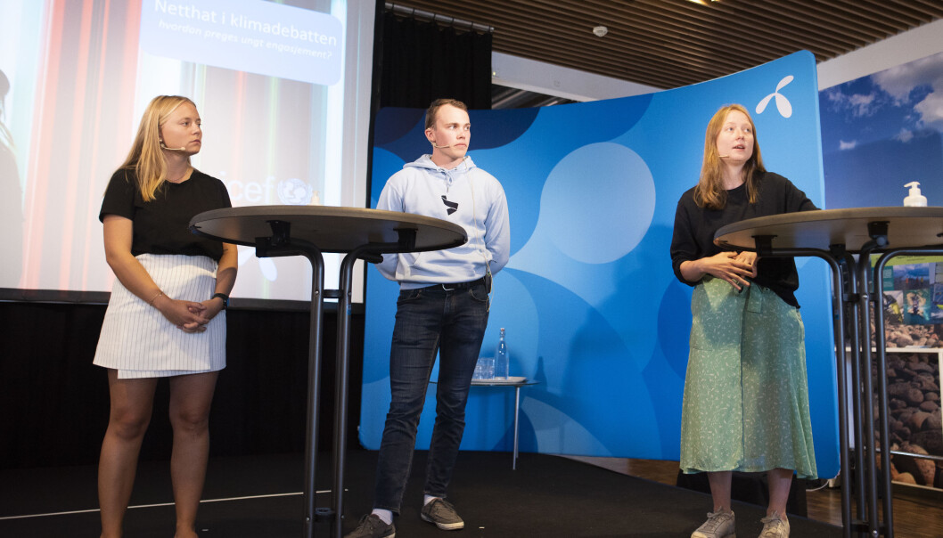 – Det finnes mange unge samfunnsdebattanter som bruker masse tid og krefter på å engasjere seg, men som ikke har noen til å støtte seg når det virkelig gjelder, sier Agnes Viljugrein i Arbeiderpartiet (til Høyre). – Det finnes mange unge samfunnsdebattanter som bruker masse tid og krefter på å engasjere seg, men som ikke har noen til å støtte seg når det virkelig gjelder, sier Agnes Viljugrein i Arbeiderpartiet (til Høyre).