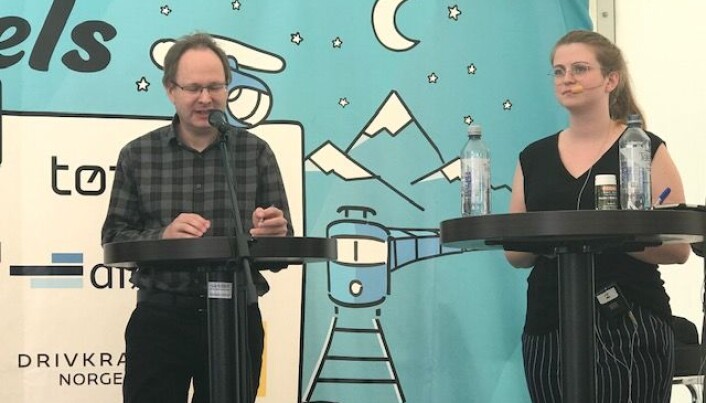 Noen dager er det langt flere reiser med elsparkesykkel enn med trikk i Oslo. Dette fortalte TØI-forskerne under Arendalsuka. Nils Fearnley og Karine Karlsen er begge opptatt av å finne gode løsninger for brukes av disse syklene i byene. Noen dager er det langt flere reiser med elsparkesykkel enn med trikk i Oslo. Dette fortalte TØI-forskerne under Arendalsuka. Nils Fearnley og Karine Karlsen er begge opptatt av å finne gode løsninger for brukes av disse syklene i byene.