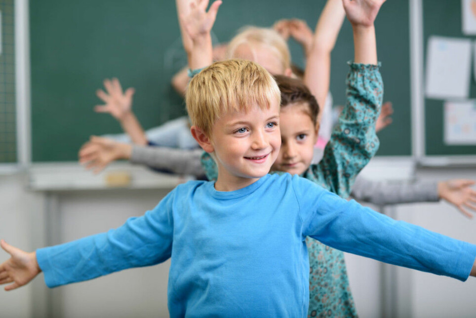 Mer fysisk aktivitet i undervisningen kan bidra til at barna får ut energi, som ellers kan skape uro i klasserommet.