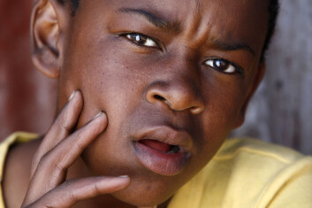 Mange barn og ungdom i Sør-Afrika som pleier aidssyke foreldre sliter psykisk. (Illustrasjonsfoto: www.istockphoto.com) Mange barn og ungdom i Sør-Afrika som pleier aidssyke foreldre sliter psykisk. (Illustrasjonsfoto: www.istockphoto.com)