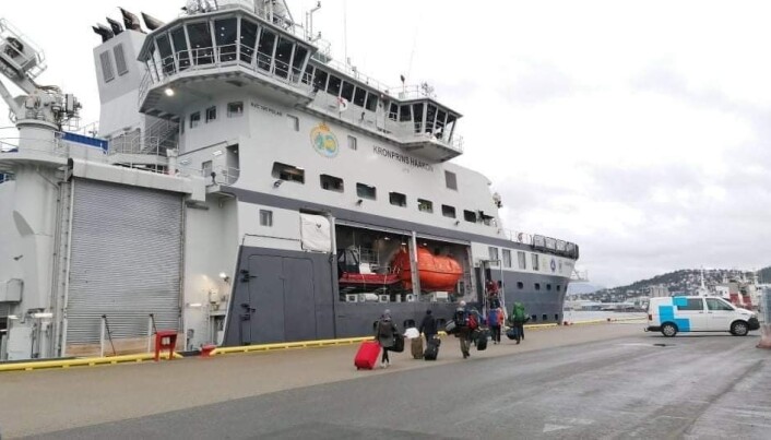 35 forskere på vei om bord FF Kronprins Haakon i Tromsø. 35 forskere på vei om bord FF Kronprins Haakon i Tromsø.