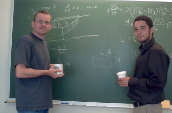 Helge Dahle (t.v.) og Jan Nordbotten utvikler en ny matematisk modell for transport av CO2. Helge Dahle (t.v.) og Jan Nordbotten utvikler en ny matematisk modell for transport av CO2.