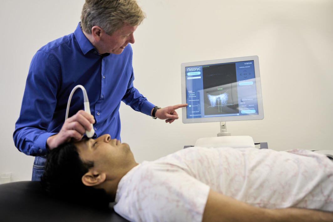 Elevated intracranial pressure,; or pressure in the brain, can cause permanent damage. There is a significant market for a device that can detect and messure increased pressure easily and quickly without surgery, says Selbekk. Here he demonstrates the technology. Elevated intracranial pressure,; or pressure in the brain, can cause permanent damage. There is a significant market for a device that can detect and messure increased pressure easily and quickly without surgery, says Selbekk. Here he demonstrates the technology.