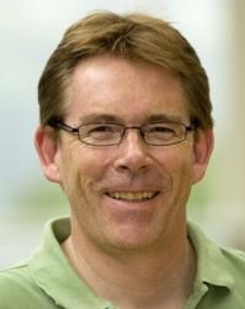 "Øyvind Nøhr er utdannet samfunnsgeograf med over 20 års erfaring som eldreforsker. Han har vært høgskolelektor ved Høgskolen i Lillehammer siden 1995. Tidligere i høst gav han ut boka Gammelt skinn - ung i sinn! (Aschehoug) - en vitsebok om eldre og aldring." "Øyvind Nøhr er utdannet samfunnsgeograf med over 20 års erfaring som eldreforsker. Han har vært høgskolelektor ved Høgskolen i Lillehammer siden 1995. Tidligere i høst gav han ut boka Gammelt skinn - ung i sinn! (Aschehoug) - en vitsebok om eldre og aldring."