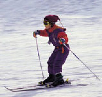 "Det er fortsatt mange barn som ikke bruker hjelm når de står på ski, selv om seks av ti hodeskader kan unngås med hjelm." "Det er fortsatt mange barn som ikke bruker hjelm når de står på ski, selv om seks av ti hodeskader kan unngås med hjelm."
