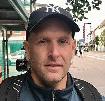 Benjamin Jørgensen mener at litt bannskap er greit. – Det krydrer språket på en måte. Selv banner han litt av og til. – Men ikke foran barna mine. Hvis jeg skulle glippe og sier «faen», så sier de tydelig fra: «Nå brukte du et stygt ord, pappa» Benjamin Jørgensen mener at litt bannskap er greit. – Det krydrer språket på en måte. Selv banner han litt av og til. – Men ikke foran barna mine. Hvis jeg skulle glippe og sier «faen», så sier de tydelig fra: «Nå brukte du et stygt ord, pappa»