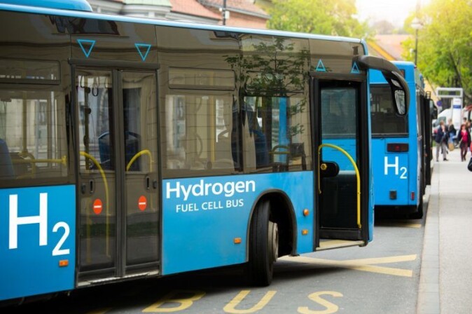 Hydrogen buses are a common sight in several places in the world. But hydrogen production is often not environmentally friendly. Hydrogen buses are a common sight in several places in the world. But hydrogen production is often not environmentally friendly.