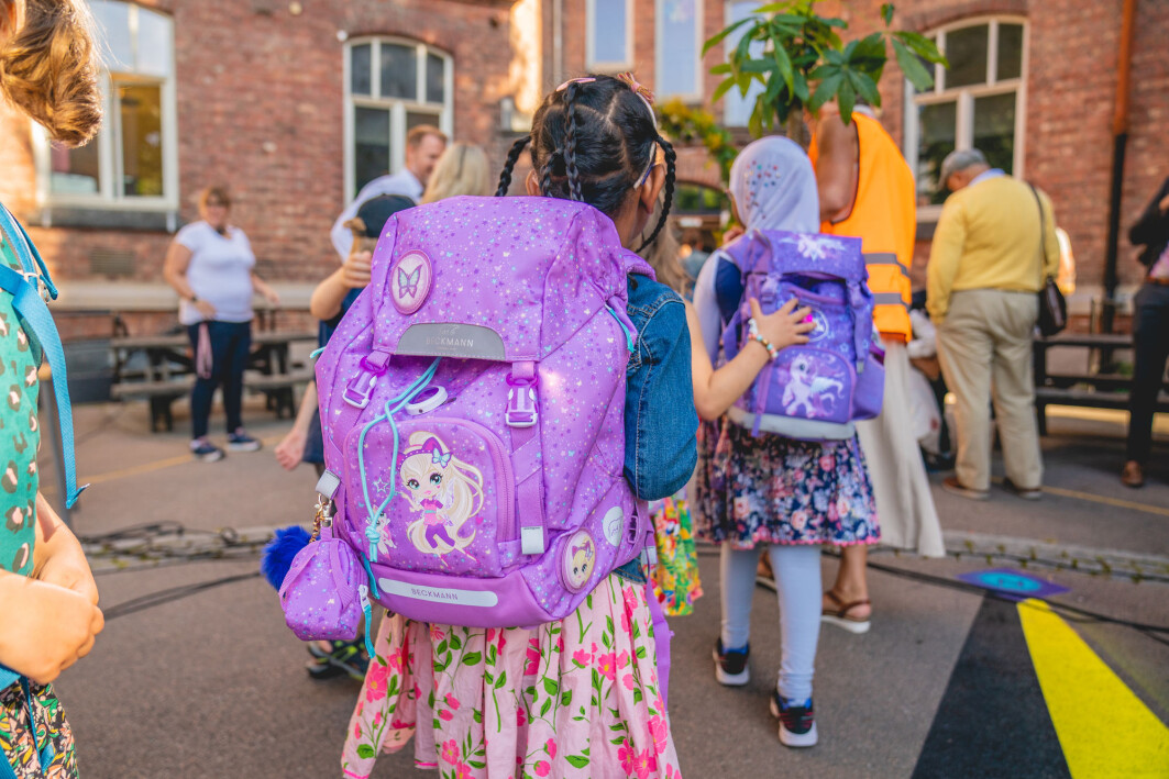 . Med skolestart er det blitt en sterk økning i koronasmitte. Likevel blir få barn og unge alvorlig syke. . Med skolestart er det blitt en sterk økning i koronasmitte. Likevel blir få barn og unge alvorlig syke.