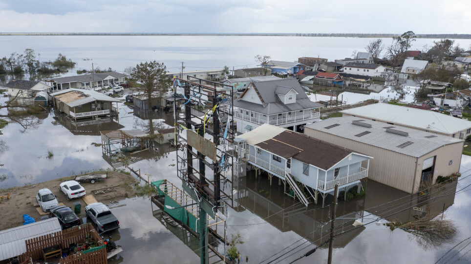 Dronebilde viser flomvann som omringer ødelagte boliger etter orkanen Ida i Lafourche Parish i den amerikanske delstaten Louisiana tirsdag.