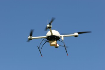 Minihelikopteret har fire elektromotorer med hver sin rotor som sørger for framdrift og styring. (Foto: Bo Hansen, Bedre Gardsdrift) Minihelikopteret har fire elektromotorer med hver sin rotor som sørger for framdrift og styring. (Foto: Bo Hansen, Bedre Gardsdrift)