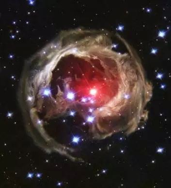 "Supernovaer er fra før spektakulære hendelser, men nå har forskerne funnet en ny og enormt kraftig type. (Illustrasjon: NASA/Hubbleteleskopet)"