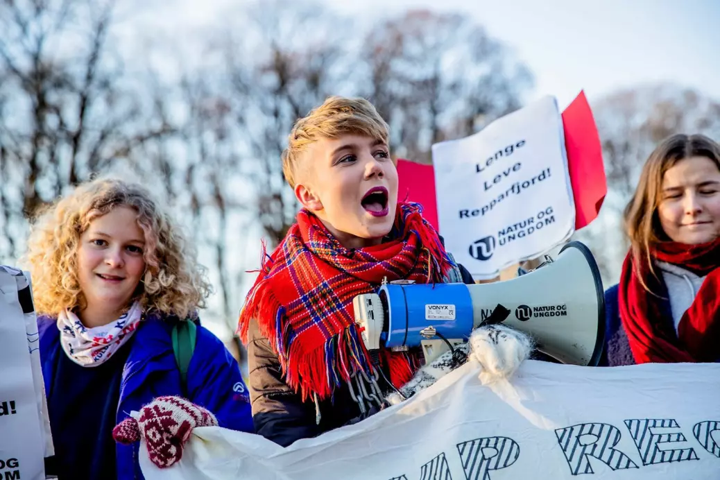Ella Marie Hætta Isaksen vant Sámi Grand Prix i 2016 og NRKs «Stjernekamp» i 2018. Hun har også vært aktiv i Natur og Ungdom i mange år hvor hun har kjempet for samiske rettigheter.