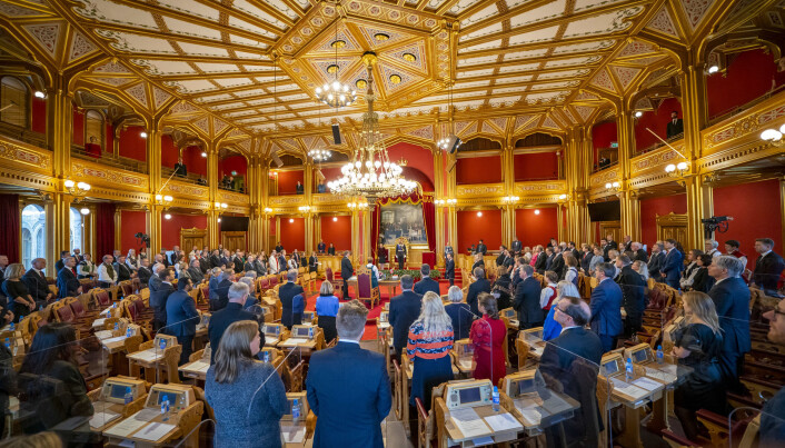 I Norge har vi et partisentrert politisk system. Vi stemmer på partier, ikke på personer. Her fra åpningen av Stortinget. I Norge har vi et partisentrert politisk system. Vi stemmer på partier, ikke på personer. Her fra åpningen av Stortinget.