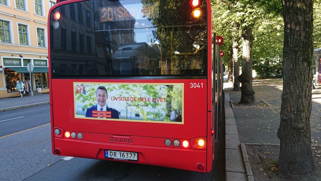 Partiene bruker millioner av kroner på kampanjer og reklame under valgkampen i år. Vi kan se dem på trikker, T-baner og busser, på kino, i sosiale medier og høre dem på radio. De blir også delt ut på gaten av engasjerte frivillige. Men vet politikerne om det virker? Partiene bruker millioner av kroner på kampanjer og reklame under valgkampen i år. Vi kan se dem på trikker, T-baner og busser, på kino, i sosiale medier og høre dem på radio. De blir også delt ut på gaten av engasjerte frivillige. Men vet politikerne om det virker?
