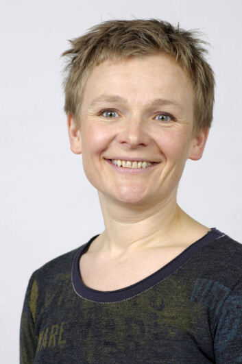 - Selvmordsrisiko bør kartlegges når man møter spilleavhengige pasienter, sier stipendiat Marianne Hansen ved SIRUS. - Selvmordsrisiko bør kartlegges når man møter spilleavhengige pasienter, sier stipendiat Marianne Hansen ved SIRUS.