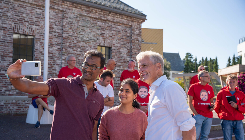 Fra innspurten i valgkampen. Her er Jonas Gahr Støre, leder i Arbeiderpartiet, med på en selfie. Fra innspurten i valgkampen. Her er Jonas Gahr Støre, leder i Arbeiderpartiet, med på en selfie.