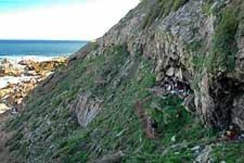 Blombos Cave ligger 300 kilometer øst for Cape Town i Sør Afrika. (Foto: Christopher Henshilwood) Blombos Cave ligger 300 kilometer øst for Cape Town i Sør Afrika. (Foto: Christopher Henshilwood)