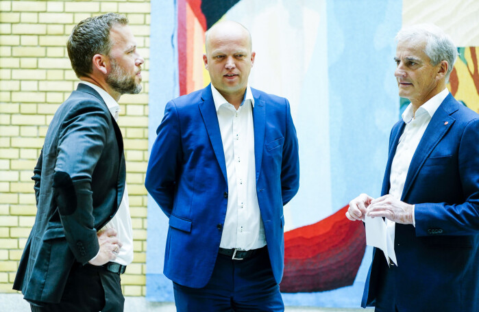 Både SV, Sp og Ap sier nå at de vil gjøre noe med boligpolitikken. Ap og SV ønsker å få igang en tredje boligsektor. Alle tre partiene vil gjøre det lettere å få startlån gjennom Husbanken. Både SV, Sp og Ap sier nå at de vil gjøre noe med boligpolitikken. Ap og SV ønsker å få igang en tredje boligsektor. Alle tre partiene vil gjøre det lettere å få startlån gjennom Husbanken.