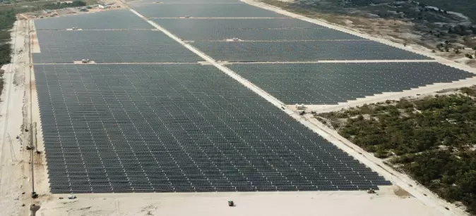 Plassmangel på land gjør flytende solkraft til et stadig mer aktuelt tema.