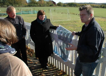 Bernt-Henrik Hansen (t.v.) ved seksjon Miljø Landbruk og Friluftsliv i Sarpsborg kommune guidet gruppa med forskere under befaringen i Sarpsborg. (Foto: Sebastian Eiter) Bernt-Henrik Hansen (t.v.) ved seksjon Miljø Landbruk og Friluftsliv i Sarpsborg kommune guidet gruppa med forskere under befaringen i Sarpsborg. (Foto: Sebastian Eiter)