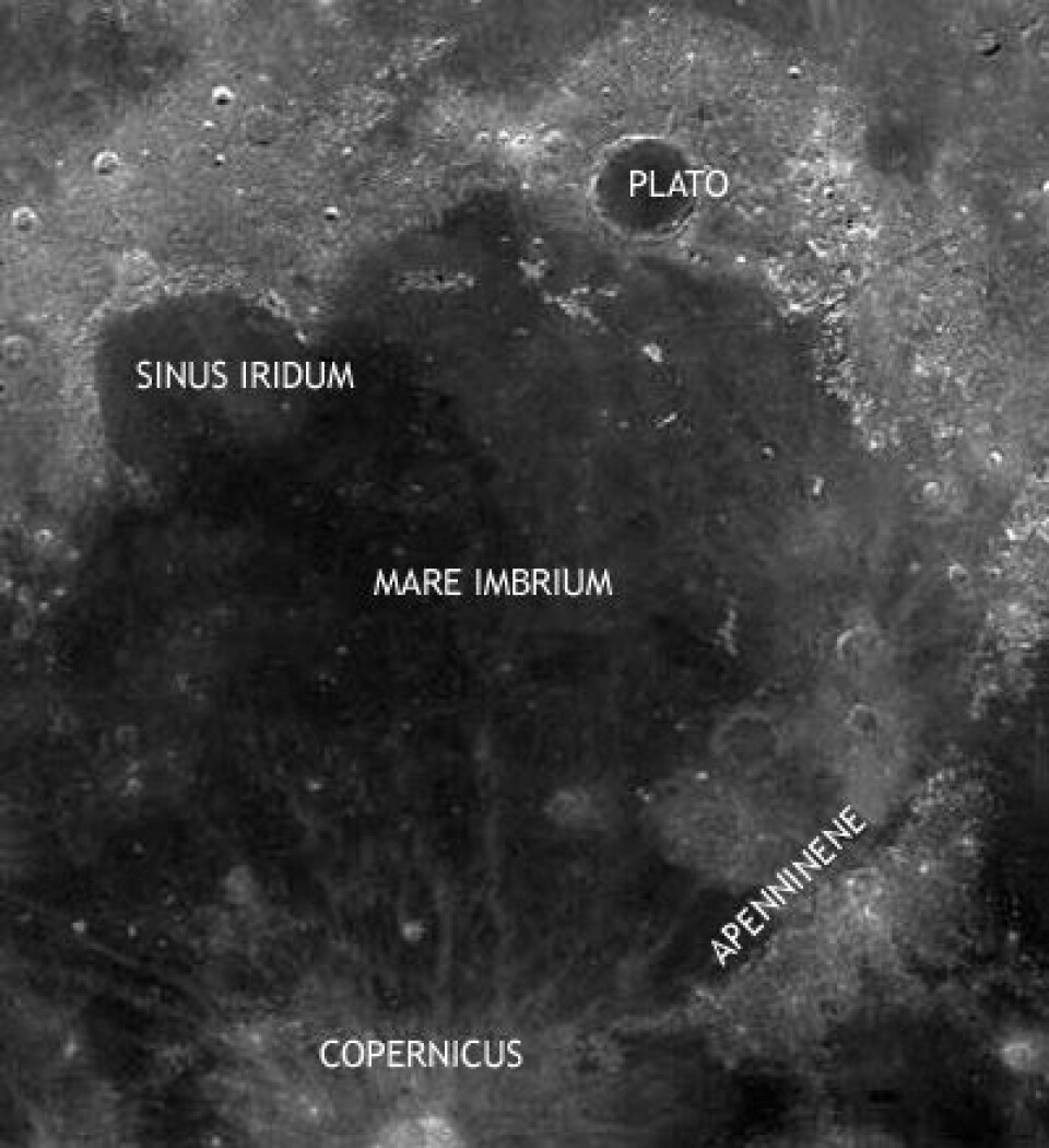 Mare Imbrium, Regnhavet, i månens nordvestre hjørne. Dette mørke området utgjør det venstre 'øyet' til 'mannen i månen'. (Foto: NASA)
