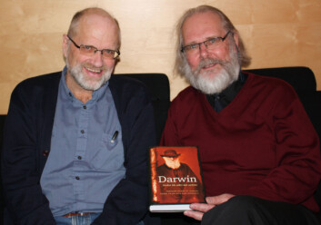 Jan Terje Faarlund og Nils Christian Stenseth er godt fornøyd med boken "Darwin - Verden ble aldri den samme." Jan Terje Faarlund og Nils Christian Stenseth er godt fornøyd med boken "Darwin - Verden ble aldri den samme."