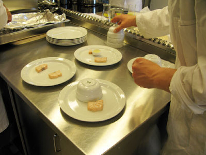 11 sensoriske dommere fikk først smake kun på laks, deretter kun på saus og så kombinasjonen av saus og laks. 11 sensoriske dommere fikk først smake kun på laks, deretter kun på saus og så kombinasjonen av saus og laks.