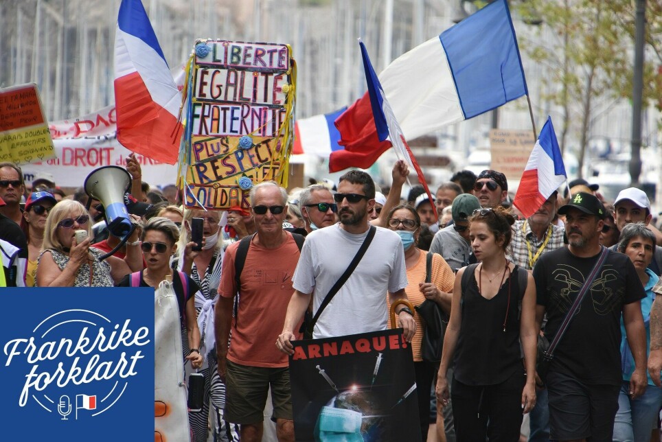 Demonstrasjonene mot det franske vaksinepasset tiltrekker seg mange ulike mennesker.