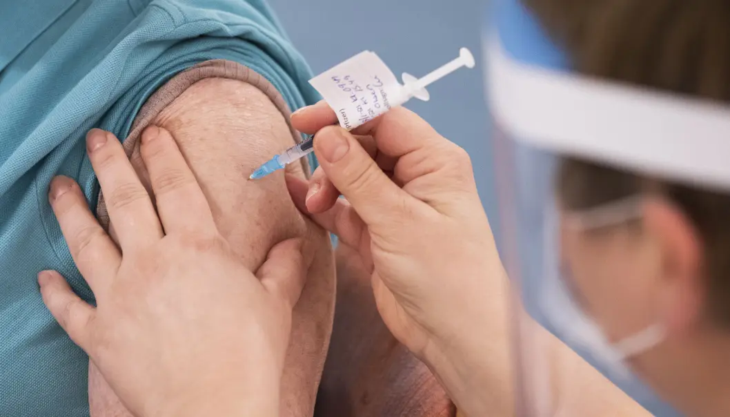 Sju måneder etter at de fikk dose to av Pfizer-vaksinen hadde antistoffnivåene til deltakerne i en svensk studie minket dramatisk. Sju måneder etter at de fikk dose to av Pfizer-vaksinen hadde antistoffnivåene til deltakerne i en svensk studie minket dramatisk.