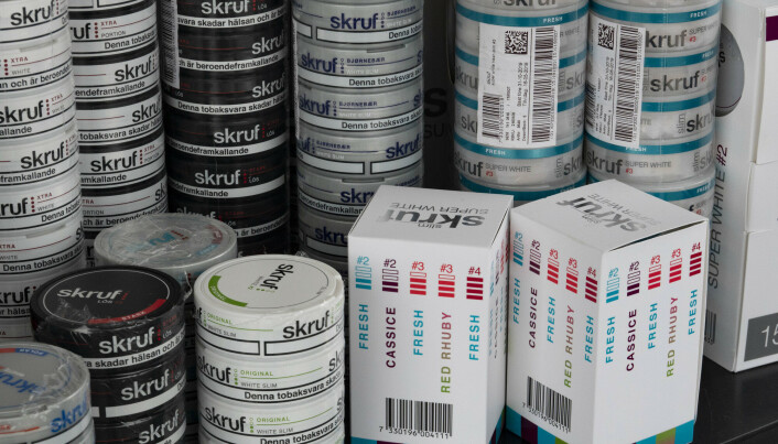 Snusboks-designet som nå er forbudt i Norge kunne appellere til flere målgrupper, mener Ingrid Stenstadvold Ross. Snusboks-designet som nå er forbudt i Norge kunne appellere til flere målgrupper, mener Ingrid Stenstadvold Ross.