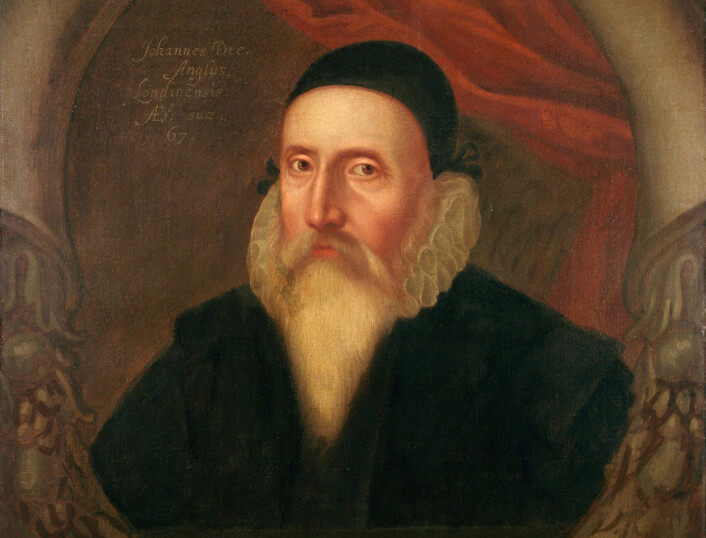 Et samtidig portrett av John Dee, fra National Maritime Museum i Greenwich. Et samtidig portrett av John Dee, fra National Maritime Museum i Greenwich.