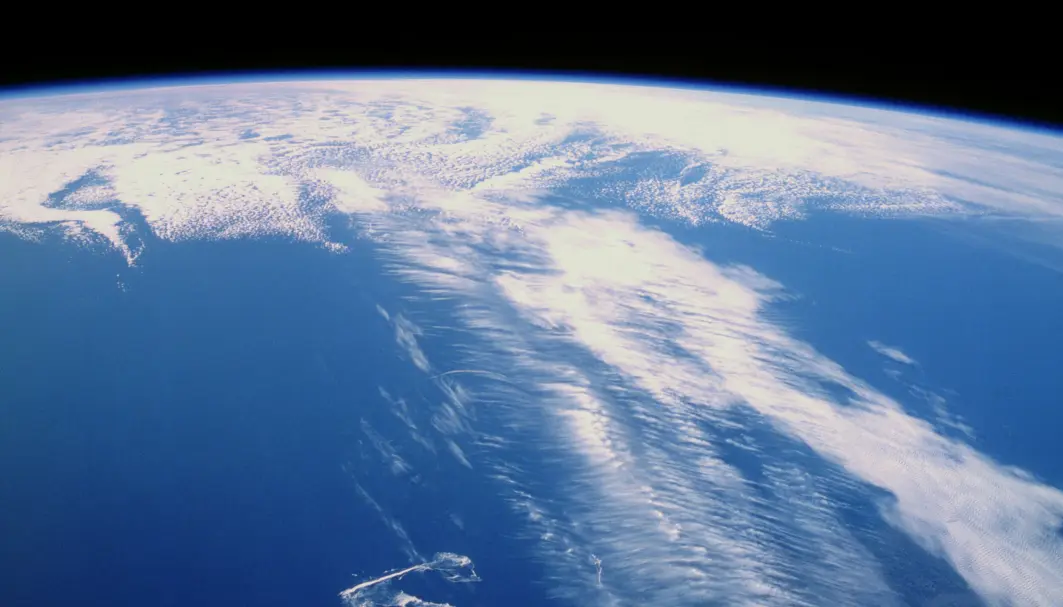 Cirrusskyer langs jetstrømmen over Canada. Cirrusskyer langs jetstrømmen over Canada.