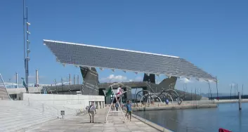 "Solcelle-arkitektur: Dette anlegget vann ein arkitektkonkurranse og ligg på havna i Barcelona. (Foto: Majbrit Hirche)"