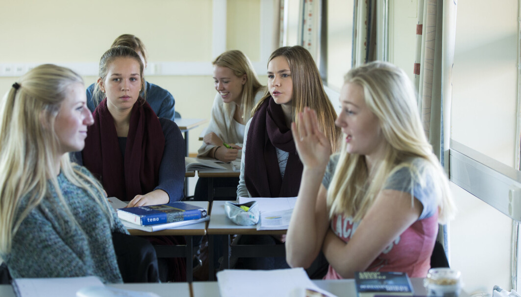 Svenske forskere har funnet ut hva som kjennetegner lærere som klarer å holde ro i klasserommet. (Foto: Berit Roald / NTB) Svenske forskere har funnet ut hva som kjennetegner lærere som klarer å holde ro i klasserommet. (Foto: Berit Roald / NTB)