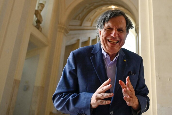Giorgio Parisi er professor ved Sapienza Università di Roma og nå nobelprisvinner i fysikk. Her blir han fotografert i det han møter pressen på Accademia dei Lincei i Roma. Giorgio Parisi er professor ved Sapienza Università di Roma og nå nobelprisvinner i fysikk. Her blir han fotografert i det han møter pressen på Accademia dei Lincei i Roma.