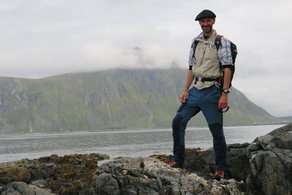Olivier Galland lar seg inspirere av naturen i Lofoten. Olivier Galland lar seg inspirere av naturen i Lofoten.